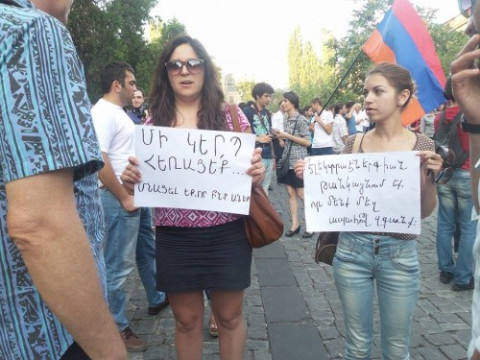 Երեւանում կայացել է մոմերով երթ՝ ընդդեմ էլեկտրաէներգիայի թանկացման
