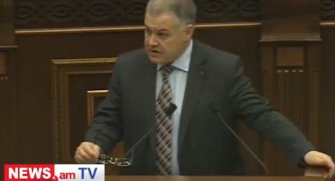 Ցավում եմ, որ այս դահլիճում մարդիկ չեն գիտակցում՝ որ օրենքի նախագիծն է քննարկվում. Դավիթ Հարությունյանը՝ ընդդիմադիրներին
