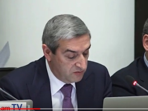 Աջ ղեկով մեքենաների ներմուծումը կարգելվի, բայց առայժմ՝ մինչեւ հոկտեմբերի 1-ը