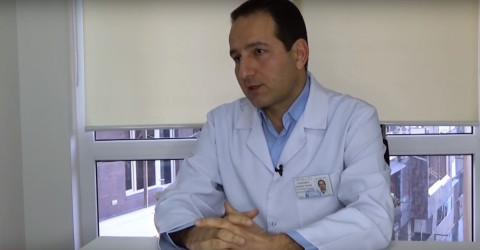 «Հարցրու բժշկին». երեխաների կոկորդի ցավը կարելի՞ է հանգստացնել սառը ըմպելիքով կամ պաղպաղակով