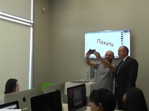Բուլղարիայի նախագահը սելֆի արեց «Թումո»-ի սաների հետ