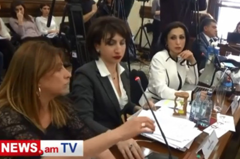 «Դե հիմա նստի ու քվեարկի, իյա». ավագանու ՀՀԿ-ական անդամը բարկացավ Մարինա Խաչատրյանի վրա