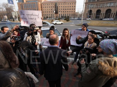 «Բռնապետարան». բողոքի ակցիա Երեւանի քաղաքապետարանի դիմաց