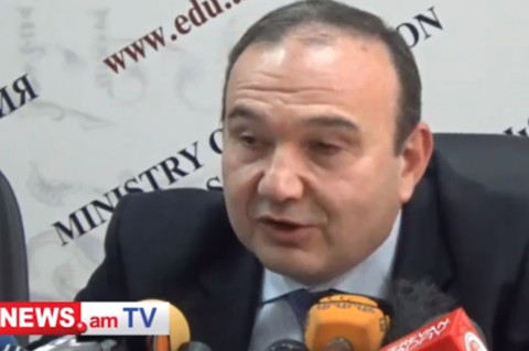 Ինչո՞ւ են դպրոցական պայուսակները ծանր. նախարարը ծնողներին է մեղադրում