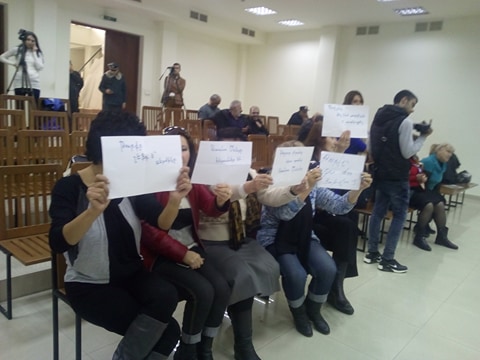 «Թուրքը դու ես, Պետրոս». «Սասնա Ծռերի» աջակիցների ակցիան դատարանում