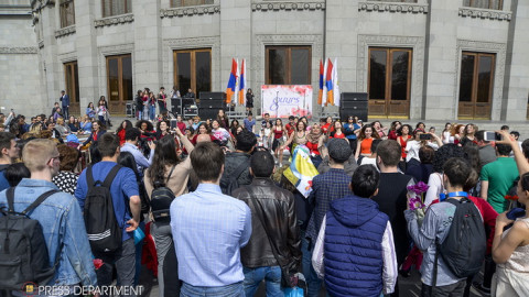 Զումբա Ազատության հրապարակում. ֆլեշմոբ օտարերկրացիների մասնակցությամբ