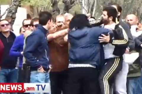 Վիճաբանություն եւ քաշքշուկ Կասկադում