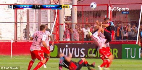 117 fans detained during football game in Argentina, one player sent off for horrific foul
