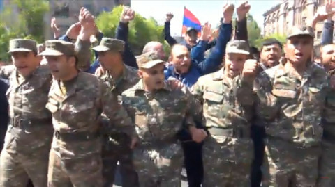 Ուսանողները միացան մյուս ցուցարարներին. «առաջնագծում» զինվորականներ են