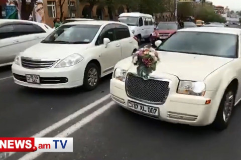 Երեւանում ցուցարարները բացում են ճանապարհը հարսանեկան կորտեժի համար