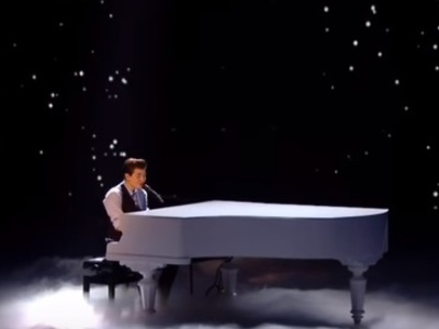 The Voice France: Armenian teen performs Elvis Presley song, advances to semifinals