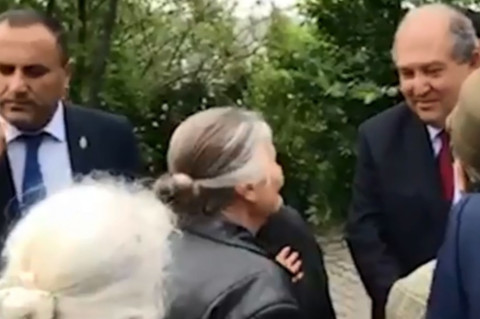 «Մի հրեք քաղաքացիներին». նախագահը նկատողություն արեց թիկնապահներին
