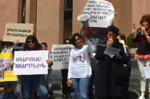 «Քեզ տանելն անտանելի է Տարոն». քաղաքացիները պահանջում են Տարոն Մարգարյանի հրաժարականը