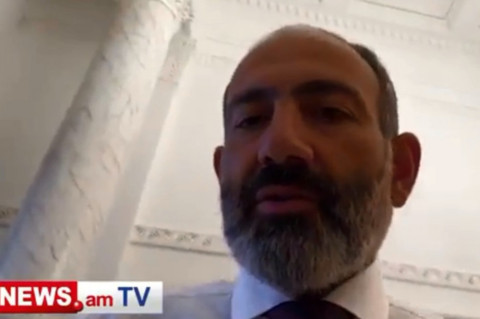 Փաշինյանն ուղիղ եթերում ներկայացրեց կառավարության շենքում վարչապետի աշխատասենյակը