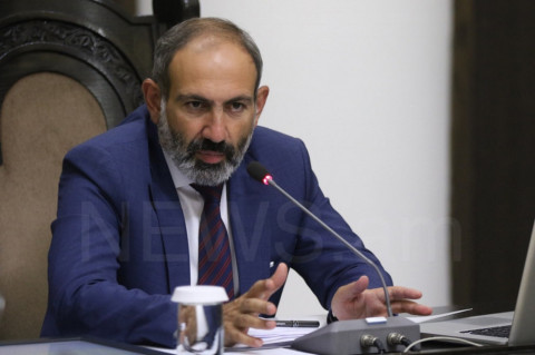 Դե՞մ, ձեռնպա՞հ, ձեռնպահ չկա չէ՞ Կառավարությունում. Փաշինյանը շփոթվեց