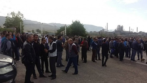 Ծառուկյանին պատկանող ցեմենտի գործարանի աշխատակիցները գործադուլ են անում