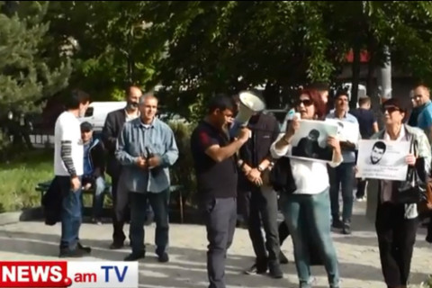Սեֆիլյանի եւ մյուսների գործով ամբաստանյալների հարազատների բողոքի ակցիան՝ Վերաքննիչի դիմաց