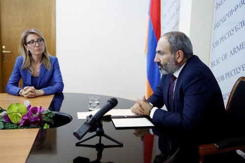 Փաշինյանն Արտեմ Ասատրյանին հորդորեց երկարամյա փորձը փոխանցել Մանե Թանդիլյանին