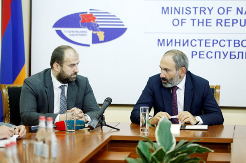 Փաշինյանը ներկայացրեց բնապահպանության նախարարին. վերջինս ոչինչ չխոսեց