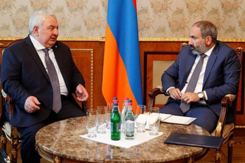 Կադրեր Փաշինյան-Խաչատուրով հանդիպումից