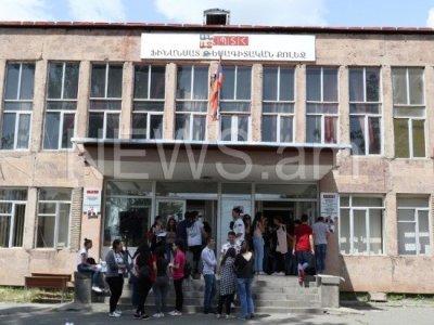 Եթե մեր տնօրենը հետ չգա, կտապալենք ավարտական քննությունները. դասադուլ Տնտեսագիտականի քոլեջում