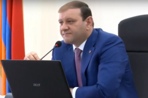 Պարտականություններս ես լավ գիտեմ. լեզվակռիվ Տարոն Մարգարյանի եւ Փոստանջյանի միջեւ