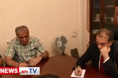 «Ուզում ենք լավ ապրել, սմոքինգ հագնել». ոչ կանոնավոր ուղեւորափոխադրում իրականացնողները բողոքում են