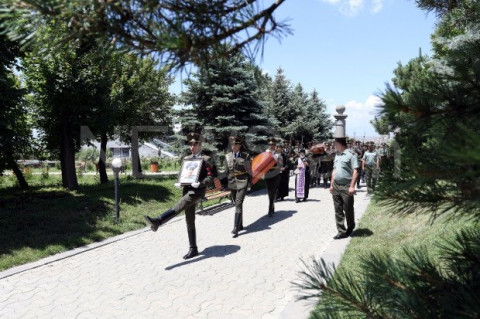 «Եռաբլուրում» հուղարկավորել են Արցախում զոհված պայմանագրային զինծառայողին