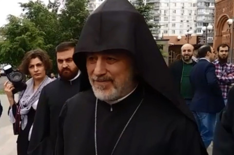 Եզրաս արք. Ներսիսյանը եղբոր՝ Գարեգին Բ-ի հրաժարականի պահանջի մասին