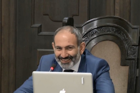 Բա ես գիտեի՝ հուլիսի 20-ն անցել է, չի անցել հա՞. Փաշինյանը կատակեց