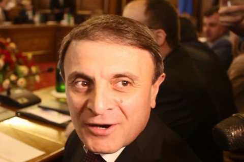 Եթե կարելի է այդպես սայթաքել ու մարմնական վնասվածք ստանալ, խնդիր չկա. Օսիպյանը հեգնեց