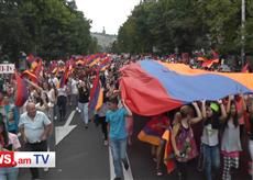 Տոնական միջոցառում եւ երթ՝ նվիրված Սահմանադրության օրվան