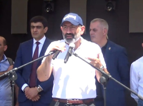 Փաշինյանը բուքմեյքերական ընկերություններին կոչ արեց չօգտագործել «Դուխով» լոգոն