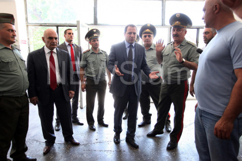 Ինչո՞ւ են ոստիկանության զորքերը մեկնում առաջնագիծ. պարզաբանում է նախարարը