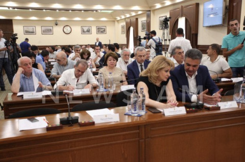 Երեւանի քաղաքապետի ընտրության օրը հայտնի է. «Ելք»-ի առաջարկը չընդունվեց