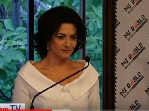 Չեմ պատրաստվում ինձ շրջապատել պալատական շքախմբով, ինձ հաճելի չէ. վարչապետի տիկին