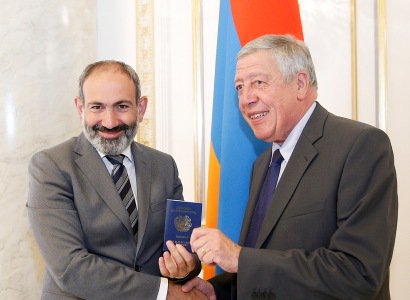 Ֆրանսուա Ռոշբլուանը հայկական անձնագիր է ստացել