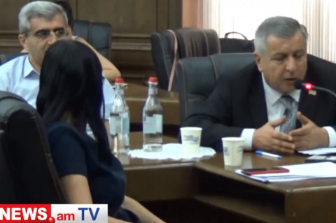 Թեժ մթնոլորտ ԱԺ-ում. Զոհրաբյանը հորդորեց «կոնդիցիոներն ուժեղացնել, որ սառեն»