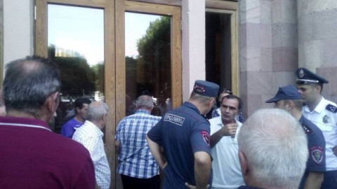 Հմի պարտաքատերերին ի՞նչ խաբեմ. նաիրիտցիները պահանջում են 7 ամսվա աշխատավարձը