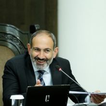 Փաշինյանը շփոթեց երկու նախարարների անունները. Կառավարության նիստը սկսվեց կատակով
