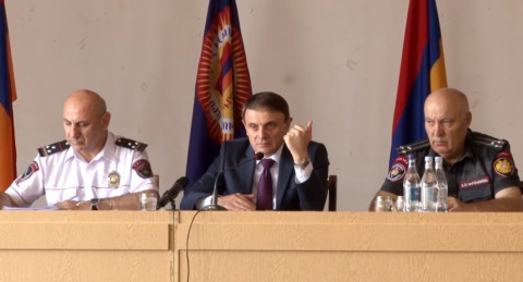 Ոստիկանապետը Շիրակում պահանջել է բացահայտել նախկինում կատարված հանցագործությունները