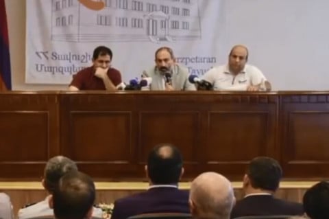 10 տարում 6-7 տանիք եք վերանորոգե՞լ. Փաշինյանը նկատողություն արեց Ազատամուտի գյուղապետին