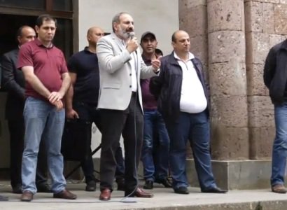 «Ձեր միջի կլյաուզնիկն էլ ես եմ հա՞ փաստորեն». Փաշինյանը՝ իջեւանցի ազատամարտիկին