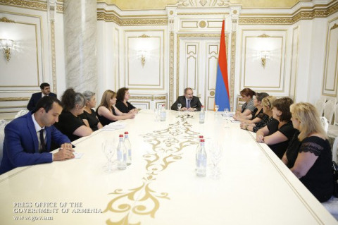 Փաշինյանի հանդիպումը՝ ապրիլյան պատերազմում զոհված զինծառայողների հարազատների հետ