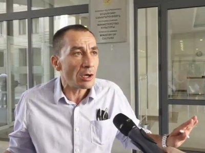 Ռեժիսոր Արամ Շահբազյանը դադարեցրեց հացադուլը Մշակույթի նախարարության մոտ