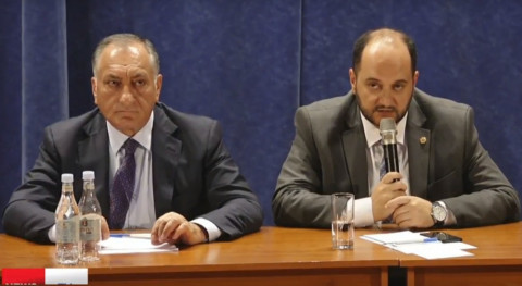 Նախարարը դպրոցի տնօրենի անգլերենի գիտելիքները «ստուգեց»
