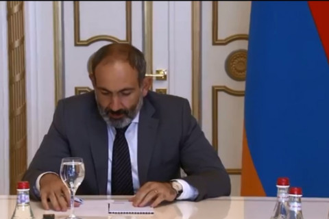 Այս գործի բացահայտումը պատվի խնդիր է. Փաշինյանը՝ Մարտի 1-ի զոհերի հարազատներին