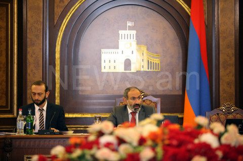 Փորձը ցույց է տալիս՝ 3000 դրամը բավարար է կուսակցության լոգոյով լավաշ բաժանելու համար. Փաշինյան