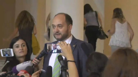 Շեֆական հարաբերություններ չկան. նախարարը՝ դպրոցի տնօրենի հետ միջադեպի մասին