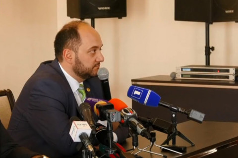 Թիվ 71 դպրոցի տնօրենը փեշերը փռել ու պաշտպանում էր ընտրակեղծարար ուսմասվարին. նախարար